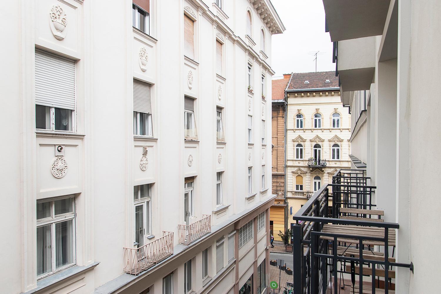 Chill 'N' Joy Boutique Suites, Budapest